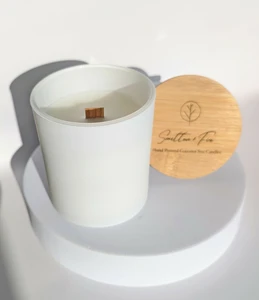 Candle in White Jar - Creamy Woods & Sweet Musk 10oz